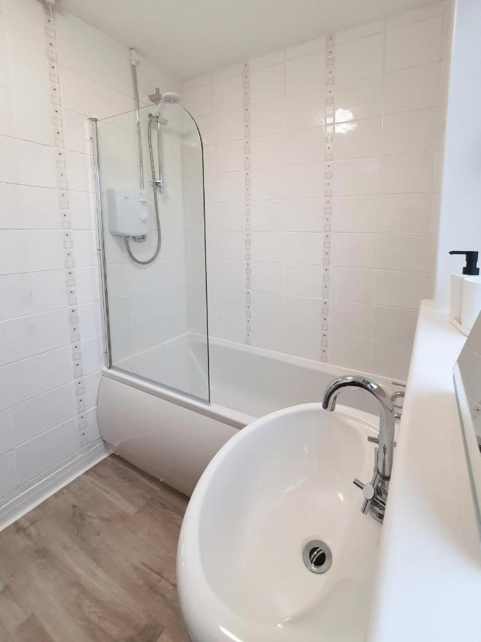 3 Bedroom House Amazon M90 Dunfermline Edinburgh 外观 照片